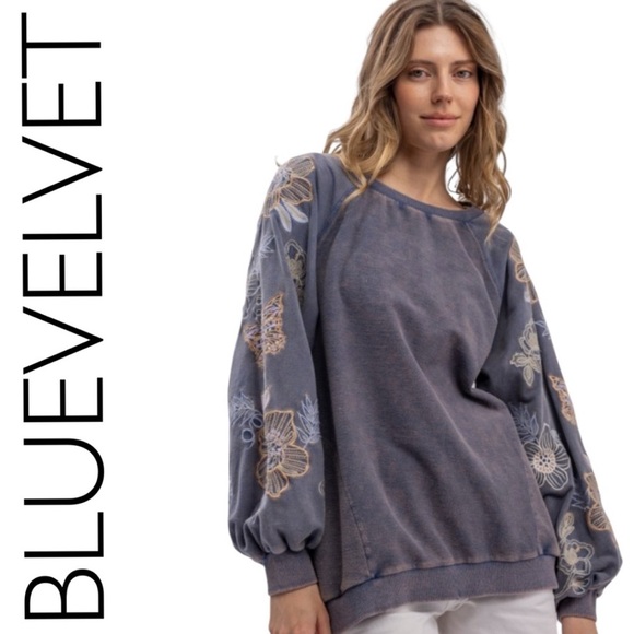 BLUEVELVET Tops - 520:  BLUEVELVET NWT SWEATSHIRT BLUE (C)